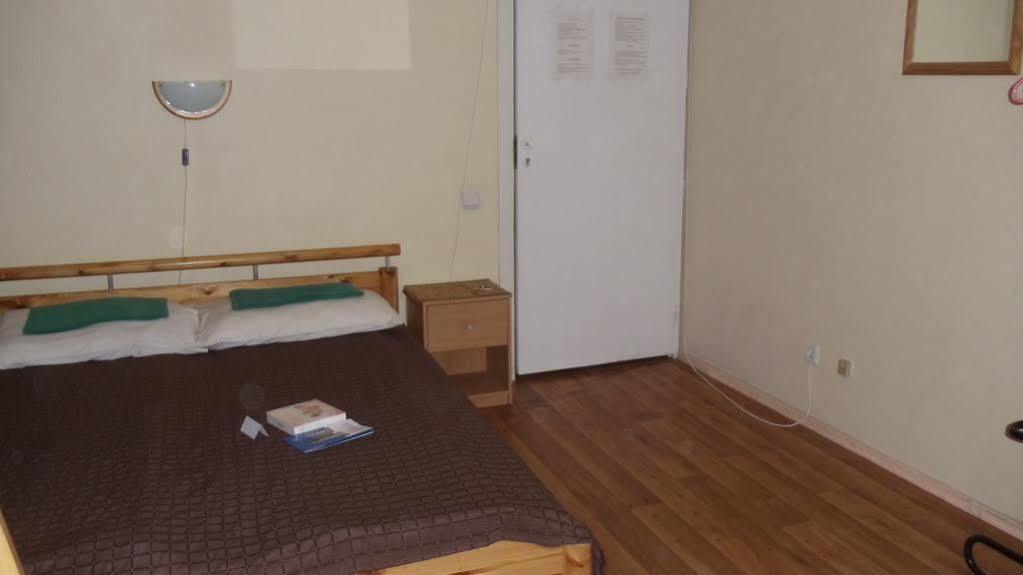 Dome Pearl Hostel Riga Ngoại thất bức ảnh
